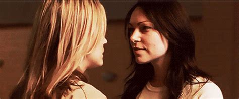 women kissing each other|15 Unforgettable Lesbian & Sapphic Kisses From TV & Movies